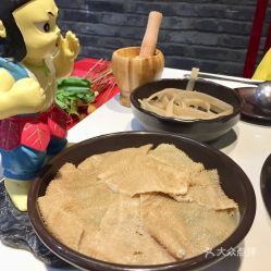 重慶美食探店 第9廠串串香火鍋觀音橋總店，精品水牛毛肚究竟如何？
