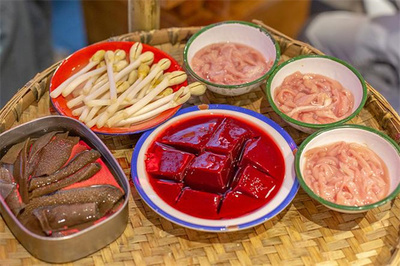 拈江湖鴨腸火鍋與燜鍋 一場(chǎng)麻辣與濃醇的雙重奏